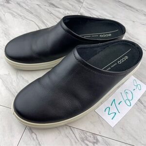 •Ecco women’s 6-6.5 / 37 slip on leather sneaker shoes flats
